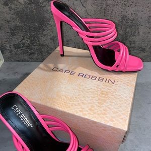 New heels in original box Cape Robbin
